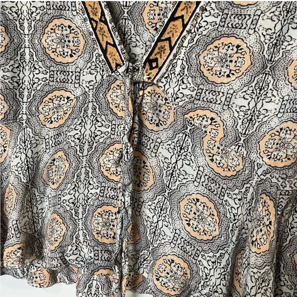 Patterned V-Neck Women's Top - Picture 7 of 16